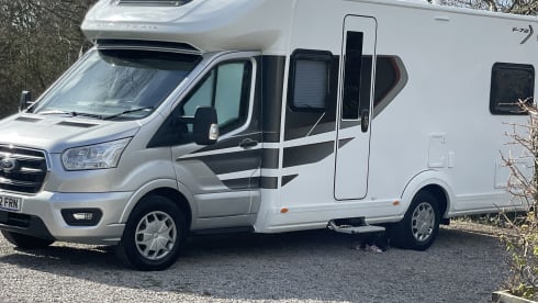 Luxury Motorhome 4-5 berth (2 lounges) lots of fun