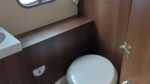 South Coast Explorer – 4 berth Roller Team Coachbuilt from 2017