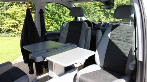 Camper Cruiser – Viano Fun Westfalia - Comfortable and compact cruising with a spacious accommodation.