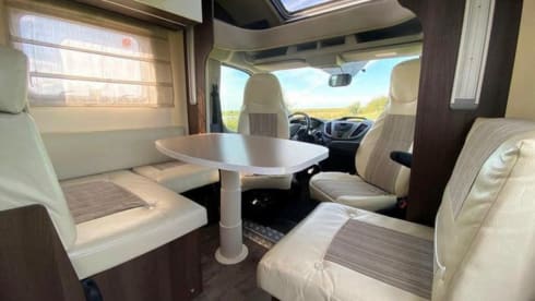 5p luxury camper with separate bed & pull-down bed