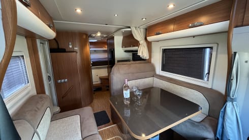 Spacious 4-5 person camper, Fiat Ducato- Adria Matrix 