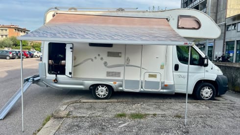 6 seater camper with motorcycle rack