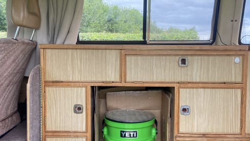 Velma – 4 berth Volkswagen campervan from 1988