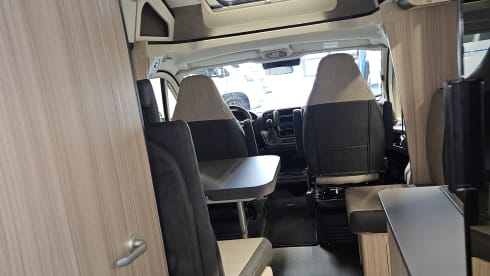 Luxurious and complete Sun Living S 70 SL 4-person family camper