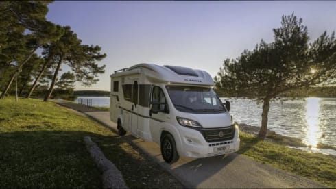 5p Adria Mobil semi-integrated from 2023 - Free transfer from/to the airport