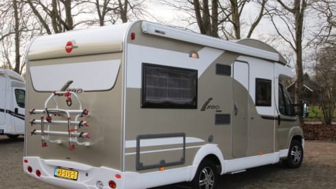 Neat, complete and comfortable family camper