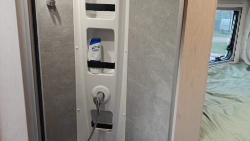 M-SERV 🚐  – Voyagez confortablement dans notre camping-car Rimor à alcôve (2025) – en toute sérénité sur la route