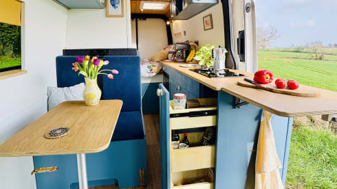 Poppy – Skurriler Familiencamper abseits der Zivilisation 