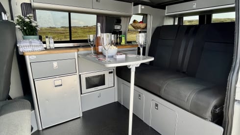 Sally – 4 berth Volkswagen Transporter campervan