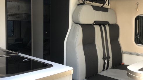 CaRo – 4p Pilote bus from 2018 (2 to 3 people)