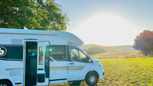 Spacious camper from 2021, ideal for a family or couple