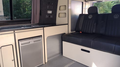 Campo – Explore Derbyshire & Beyond in our 4 berth VW T5 Long Wheel Base!