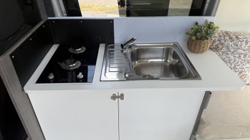 The North Mate – 3-persoons Mercedes-Benz campervan uit 2019