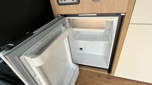 YS22RYH NOMAD Romford –  4 Berth Nomad Camper - Romford