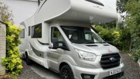 Roller Team 746 - 6 belts/overcab/ – 2023 Roller Team 6 sleeper/rear lounge 