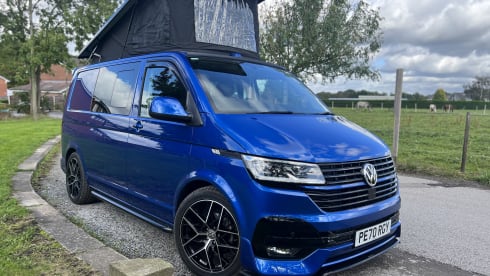Bluey – 4 berth Volkswagen campervan from 2020