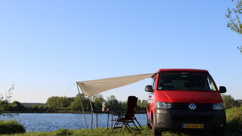 Red adventure  – 2p Volkswagen bus uit 2015