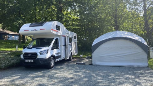 Lucy – 6 berth Ford Roller Team Zafiro