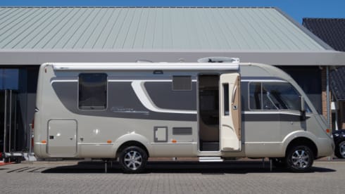 Onze dame – BURSTNER 735 ELEGANCE