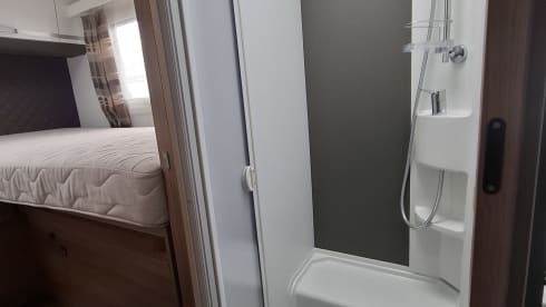 Freedom II – Adria Matrix 670 sl plus met lengte bedden.