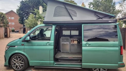 Larnee – 4 berth Volkswagen campervan from 2021