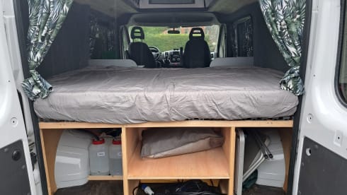 Peugeot boxer with fixed bed and large lifting roof