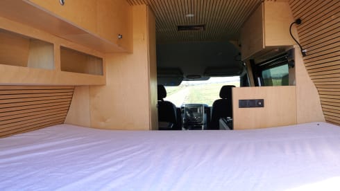 Unbound – 2p Mercedes buscamper (automaat)