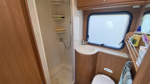 Cel4night – 7-seater overcab motorhome
