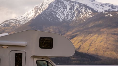 A7300DB – Etrusco 6 berth 5 seatbelts 2021. Automatic. 5G Internet. TV. Solar Panels.