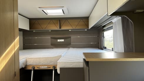 10 LMC T732 – Camper (2020) manual for 2 people