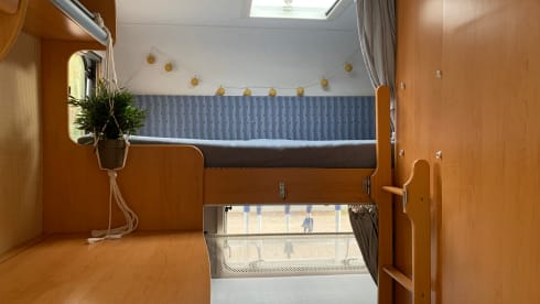 Hymer spacious 6p family camper with bunk beds