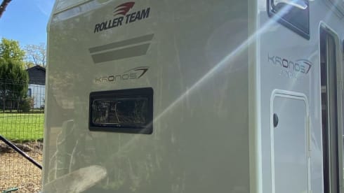 Luxurious new 6-person Roller Team Kronos Advance semi-integrated from 2024