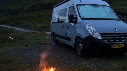 WoodenCabin on Wheels – 3p Renault campervan uit 2025 