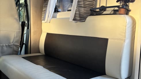 Cemi-casa-on-weels – 4p Benimar semi-integrated uit 2017