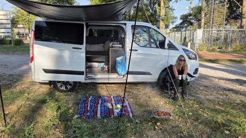 Camper incognito  – 2p Ford bus from 2018
