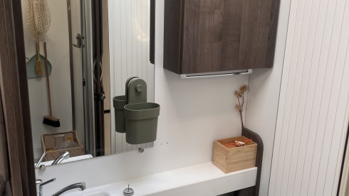 Benimar Cocoon 463 - semi-integrated - built in 2023