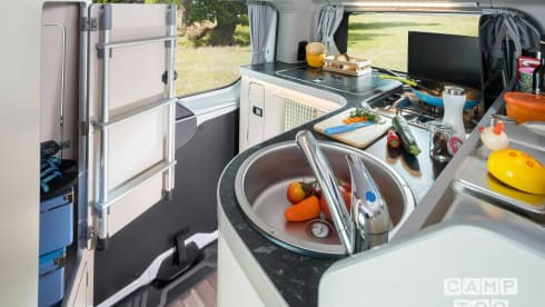 Luxury and complete bus camper - Ford Nugget Westfalia with lifting roof