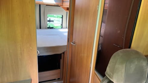 Lovely Hymer bus camper (with lifting roof?!)