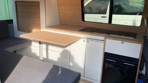 Leetro II – Ford bus camper automatic 2 persons euro6 fully equipped 