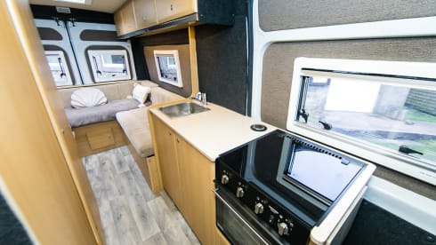 Lottie – Large 2 Berth Campervan