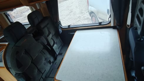 Mooie ruime camper, een trouwe bus – 4p McLouis semi-integrated uit 2003