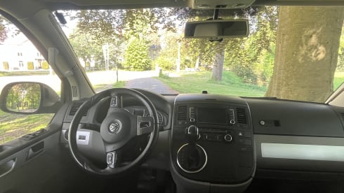  luxury VW California Edition car T5