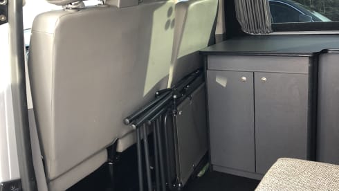 Joshua – 2 berth Volkswagen bus from 2006