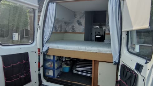 2p Peugeot bus from 2001