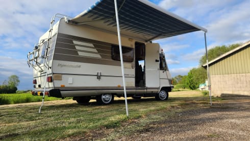 Witte Beer. – 4p Hymer integrated uit 1990