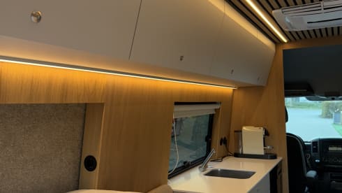 Crazy camper – 2p Mercedes-Benz bus uit 2017