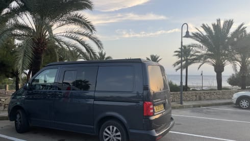 Jeeves – “Jeeves” 4 berth Volkswagen campervan from 2017