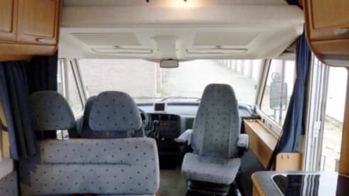 6 persoons hymer – Delicious integral camper (Hymer) with plenty of storage space for 6 people