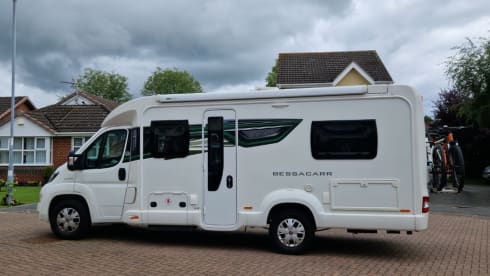 Bessie – 4 berth Swift Bessacar motorhome 