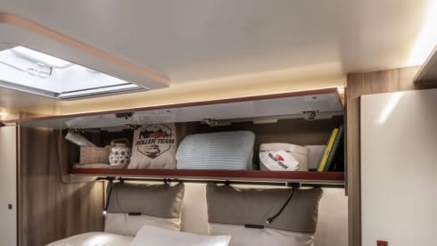 Compleet uitgeruste Roller Team semi-integrated uit 2025 met Starlink